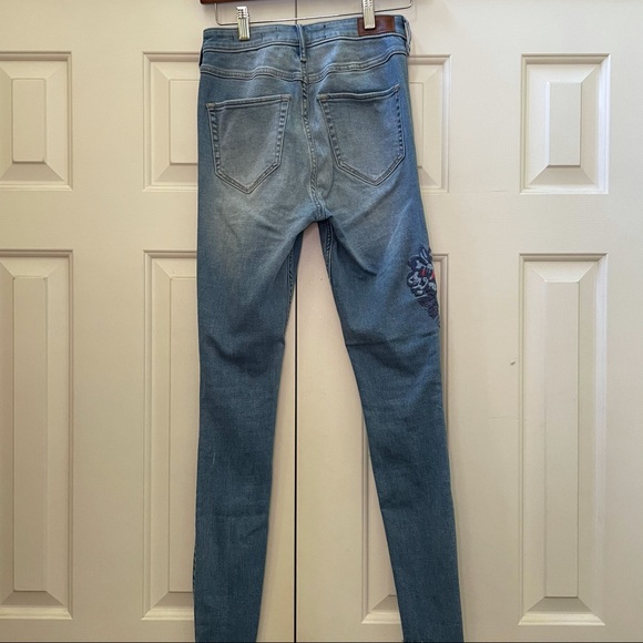 Hollister ultra high rise embroidered skinny jeans - Picture 4 of 7